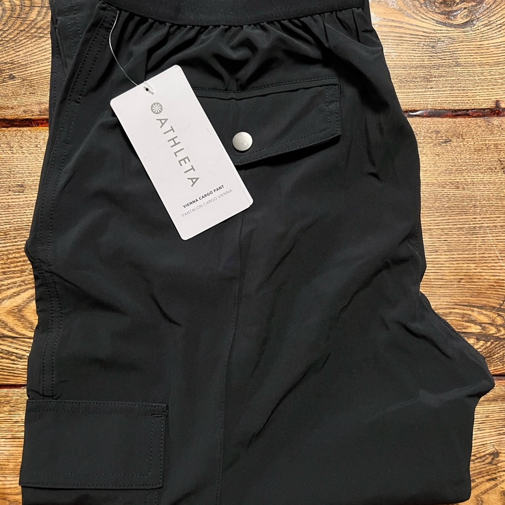 ATHLETA NWT - Sz 12 Vienna Cargo Pants - Black